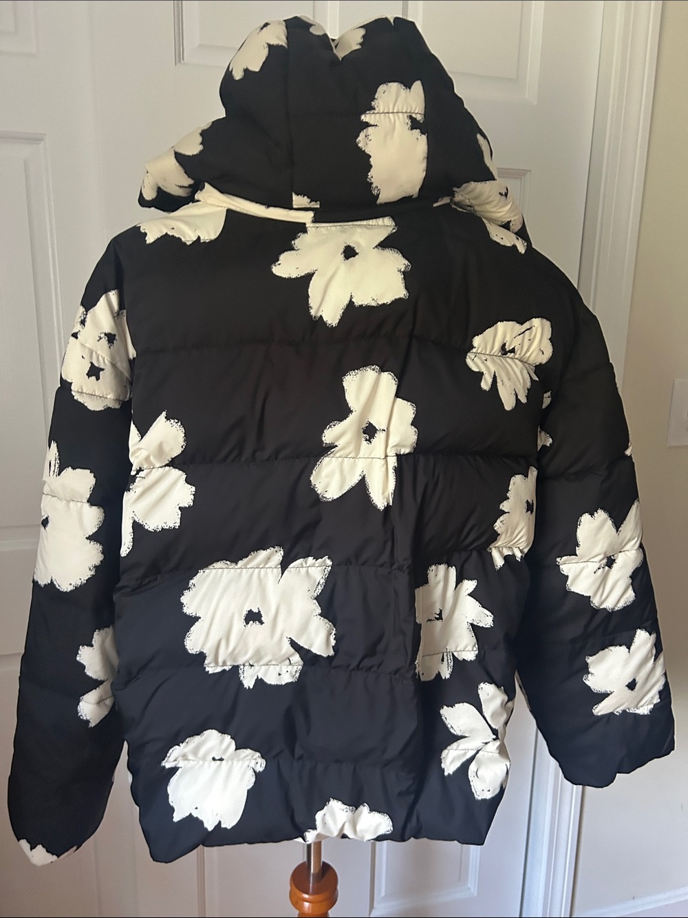Ava & Viv Black Hooded Puffer Jacket with White Floral Print - Picture 2 of 11